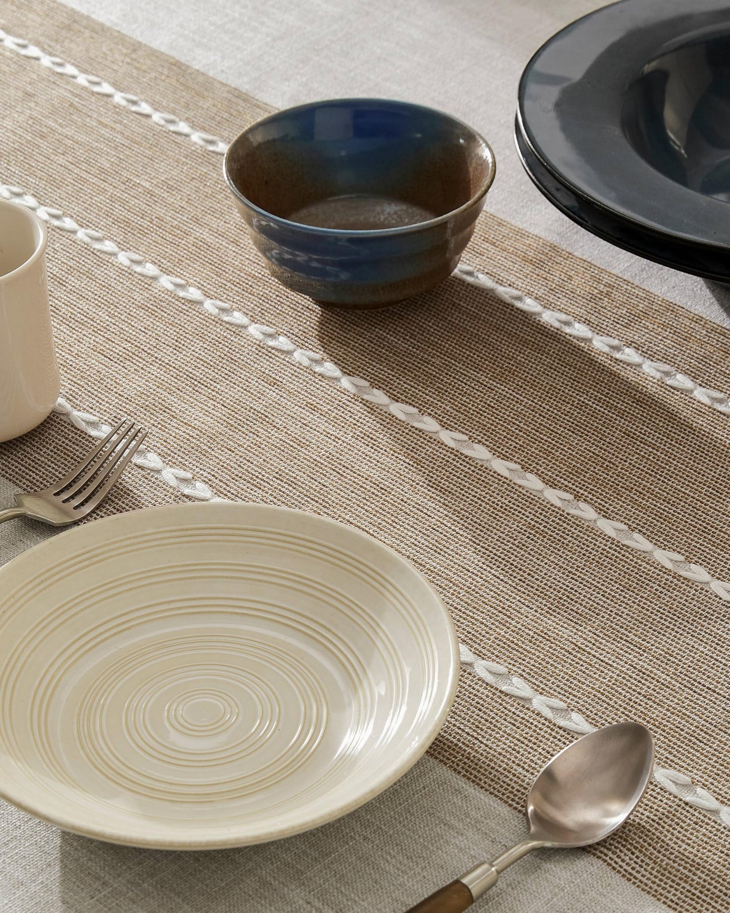 ZeeMart Tischdecke aus Leinen mit Kontrastmuster, rechteckig, 52 x 70 Zoll, braun; schwere beige Tischdecke im Landhausstil; wasserabweisende Jute-Tischdecke