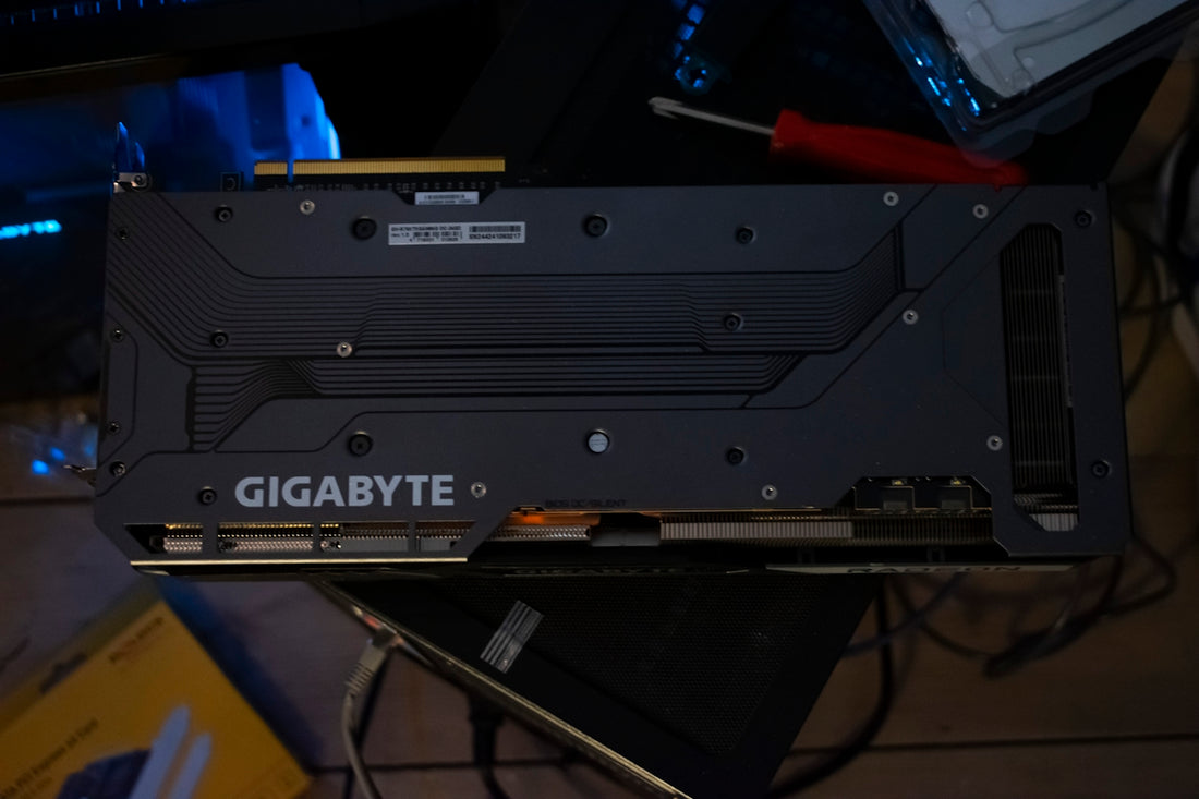 A gigabyte graphics card's backplate is visible.