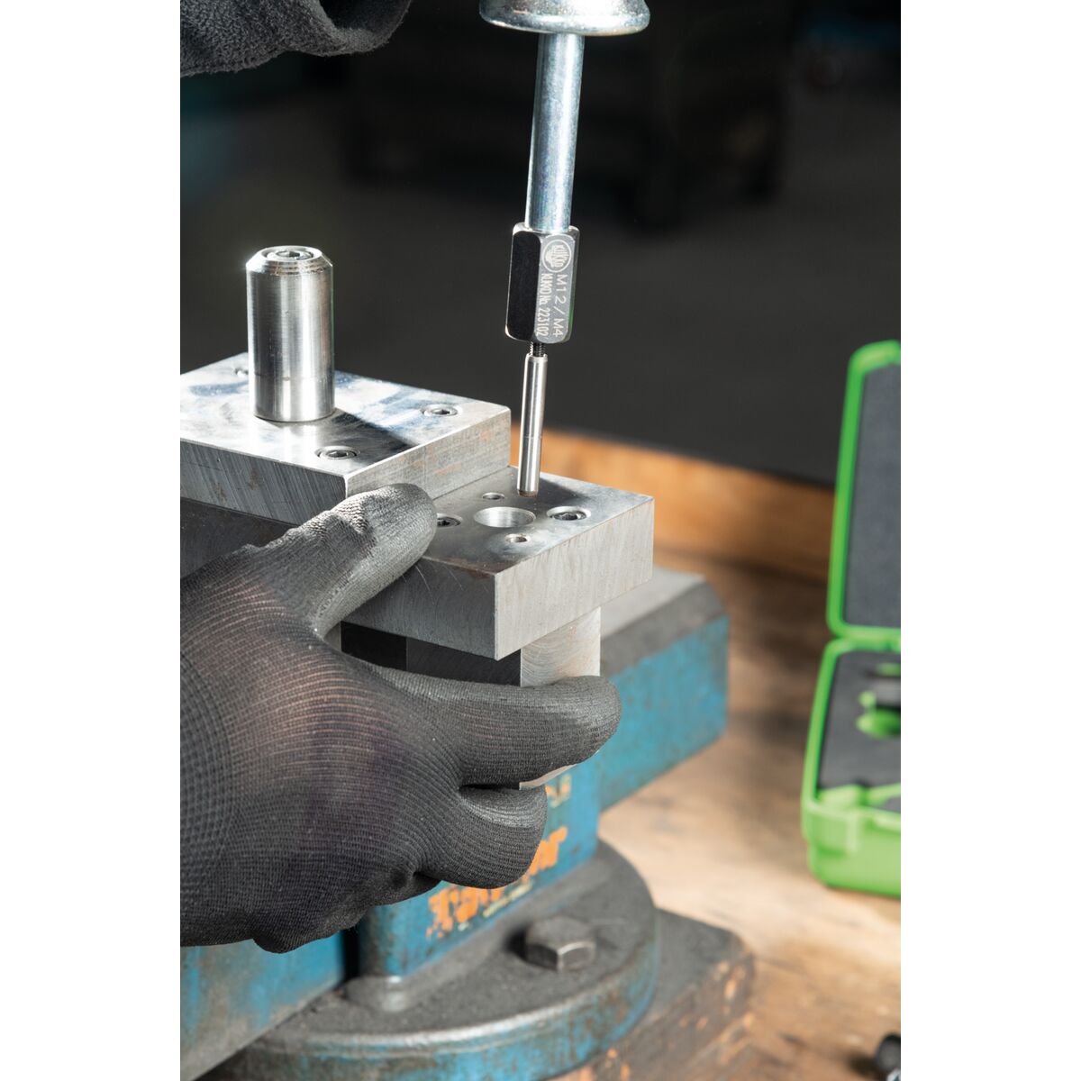 V2H239E28221A181B81B1C299FCE762AAEAR7381261P10