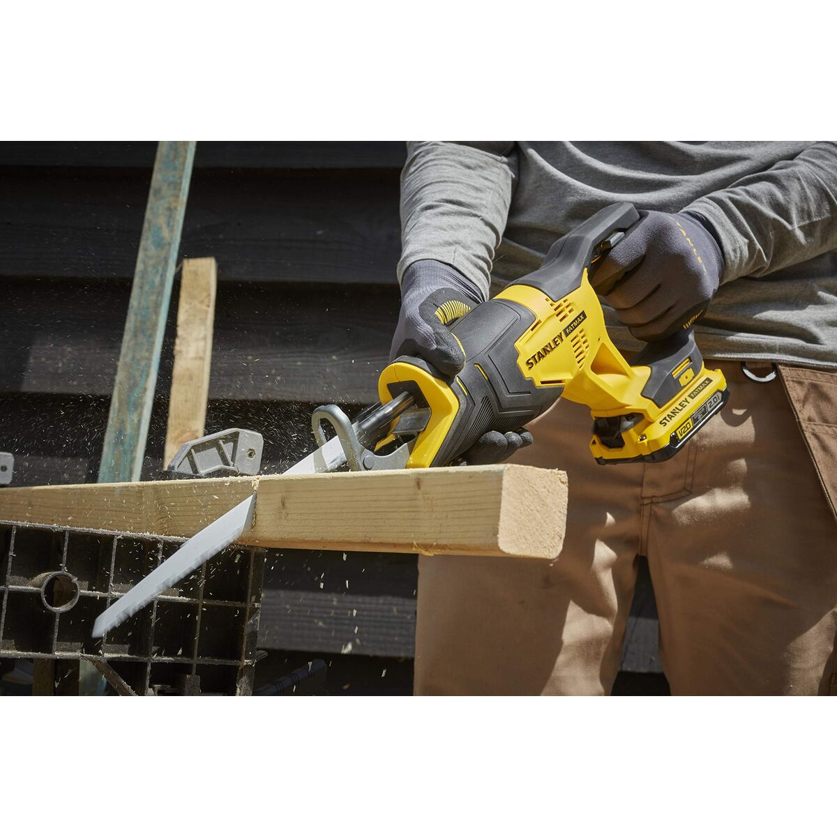 V2HEA14F8F52A04092AC39185CE62CBF5B5R7468057P9