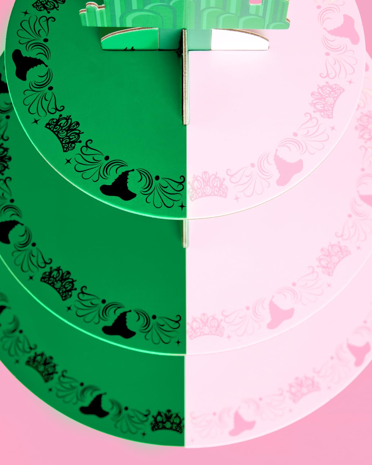 xo, Fetti Pink + Green Witch Cupcake Tower, 3 Etagen | Geburtstagsdekoration, Zauberer-Deko für Kinder, Tortenständer für Mädchen, Desserttisch für Junggesellinnenabschiede