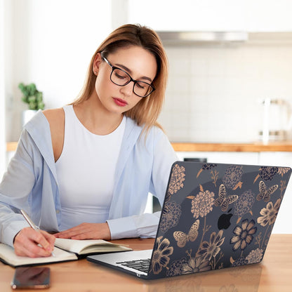 Teryeefi Schutzhülle für MacBook Air M2, M3, M4 (13,6 Zoll) – Modelle 2022–2025 (A2681, A3113, A3240): Transparente Hartschale mit Tastaturabdeckung, USB-3.0-Adapter und Displayschutzfolie, goldenes Blumen- und Schmetterlingsmuster