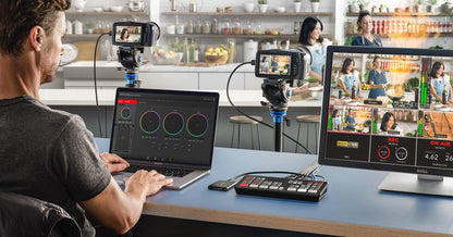 Blackmagic Design ATEM Mini Pro ISO HDMI Live Stream Switcher Bundle mit 6' HDMI-Kabel, 7' Cat5e-Kabel und 5er-Pack SolidSignal Kabelbindern (SWATEMMINIBPRISO) 