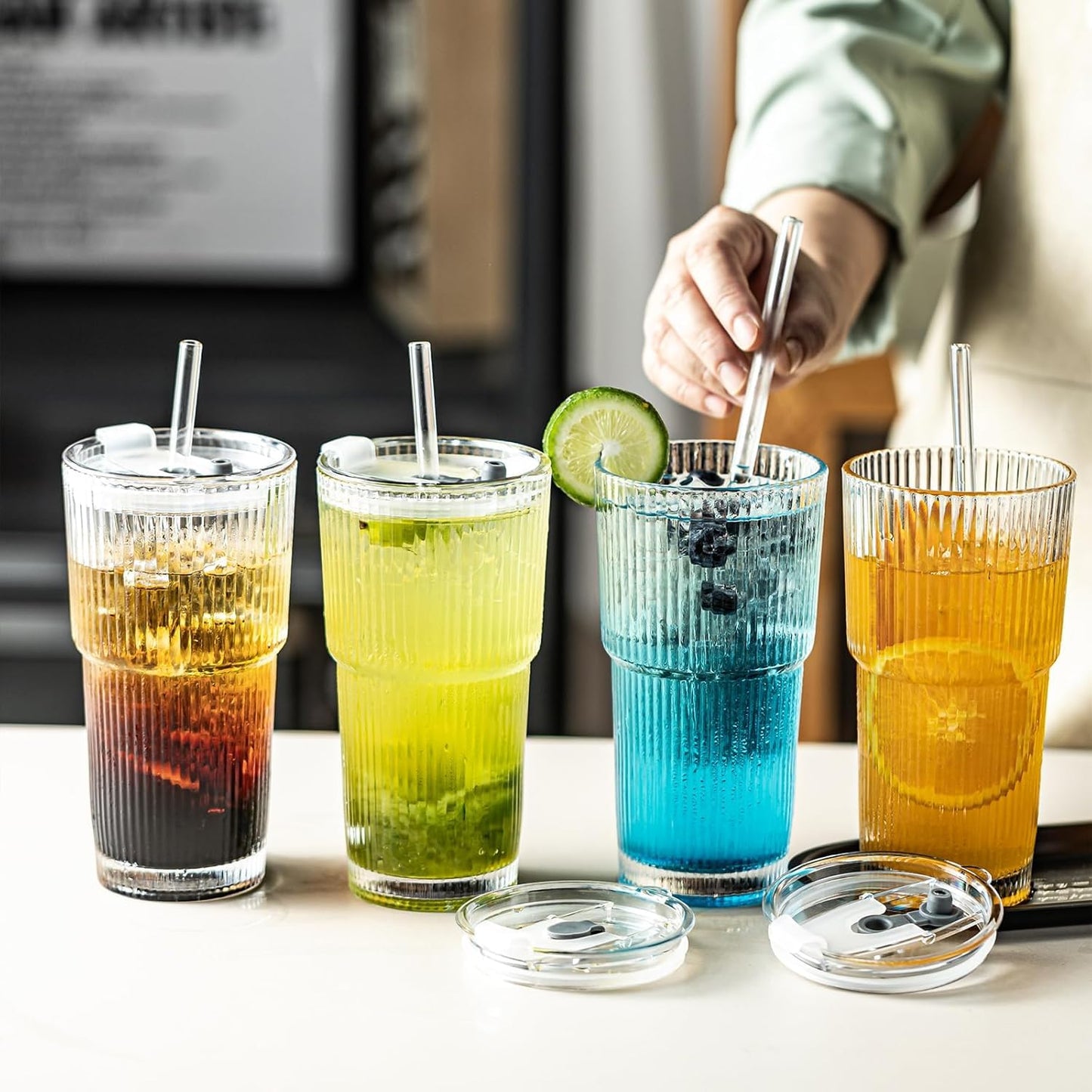 Snextek 20oz Glasbecher mit Deckel und Glasstrohhalmen, dickwandig für Eiskaffee, Smoothies, Cocktails und Säfte - elegant und robust für Zuhause, Büro und Reisen (transparent)