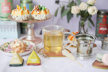 Teabloom Persönlicher Teebereiter – Isolierte, hitzebeständige Glastasse mit losem Tee-Sieb und Deckel/Untersetzer – Tea Connoisseur's Choice – Aufgussbecher aus Borosilikatglas (237 ml) 