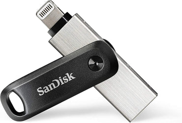 SanDisk iXpand Go 64 GB USB-Stick für iPhone, iPad, Computer &amp; Laptops – USB 3.0 2-in-1-Stick mit Typ-A- und Lightning-Anschluss (SDIX60N-064G-GN6NN) im Bundle mit einem Everything But Stromboli-Lanyard 
