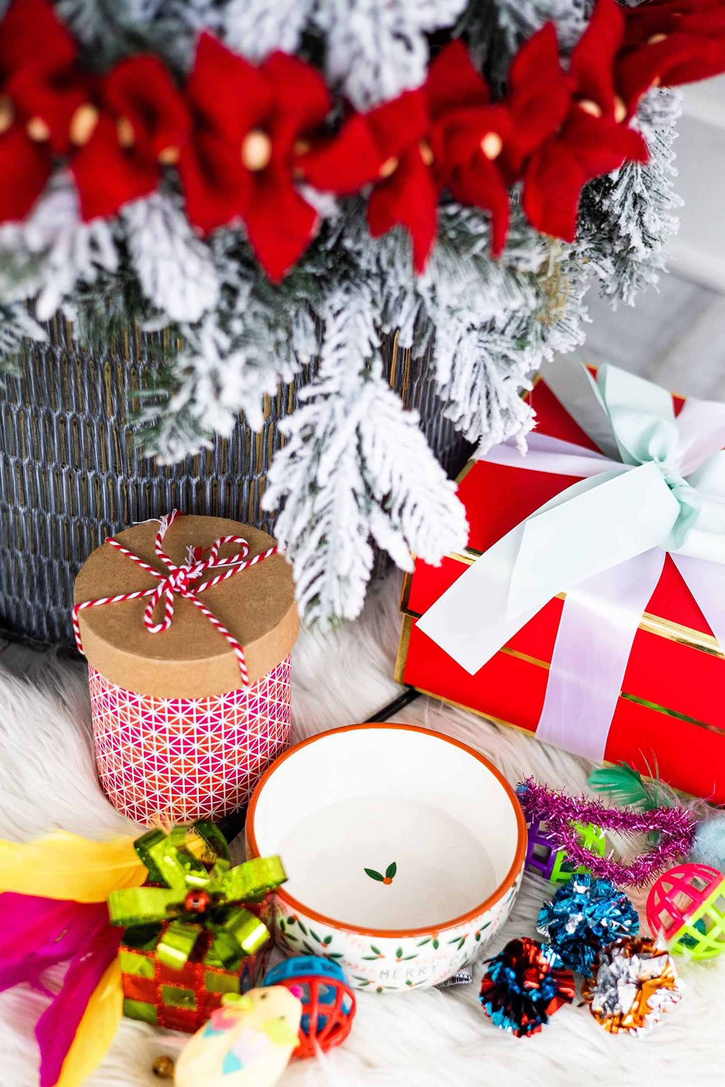 Pearhead Ceramic Bowl, Holds 2 Cups, Cute Whisker-Friendly Dish with Cat Face Design, Non-Slip, Microwave and Dishwasher Safe, Small/Medium