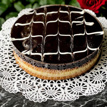 The Baker Celebrations White Round paper Lace Table Doilies 4 5 6 8 10 and 12 inches Assorted Sizes (Variety pack of 120-20 of each)