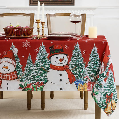 Romanstile rote Weihnachtstischdecke, bedruckt mit Schneemann- und Weihnachtsbaummotiv, rechteckige Tischdecke, festliche, fleckenabweisende Tischdecke für Esszimmer und Partydekoration – 60 x 84 Zoll