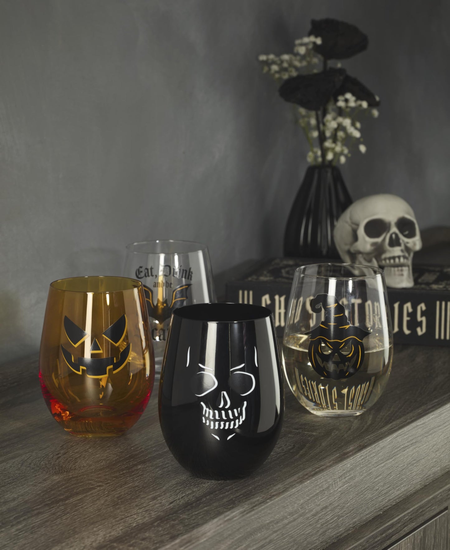 Oneida Barware, Vintro Halloween Stiellose Weingläser, 4er-Set, Spülmaschinenfest, Aus Glas, Gruseliges Trinkgläser-Set, Halloween-Dekoration für den Innenbereich, Skelette und Fledermäuse als Design (4-teilig, 532 ml)