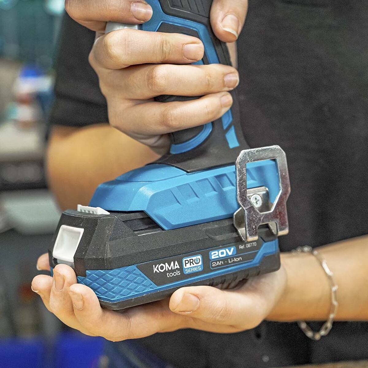 V8H49C44E3775690AA5F7E54A70B2CE9CDDR4280300P9