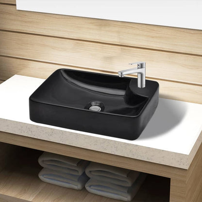 Lavabo en céramique avec trou de robinet noir