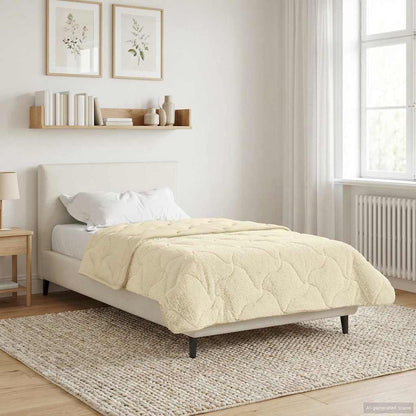 Winterbettdecke Creme 155 x 200 cm Mikrofaser und Teddy-Fleece